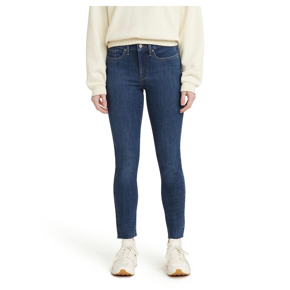 Levi’s women’s mid rise skinny jeans medium wash size 28